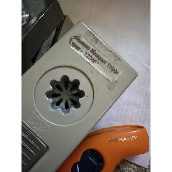 StampinUp Set Of 2 And Fiskers Round N Round Twist Martha Stewart Puncher - Picture 2 of 6